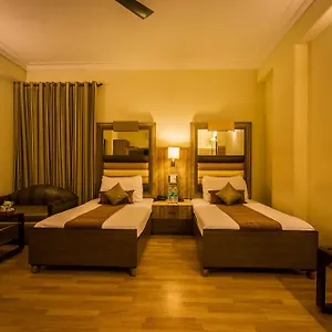 The Suncourt Yatri *** Deli